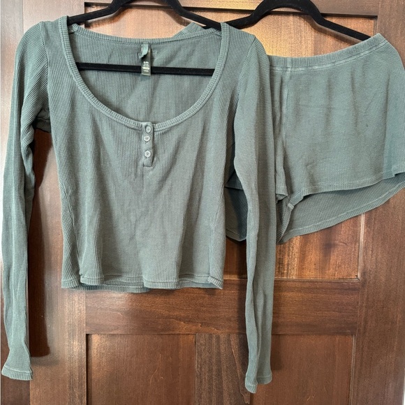 Skims Waffle Henley Lounge Set - Picture 2 of 3